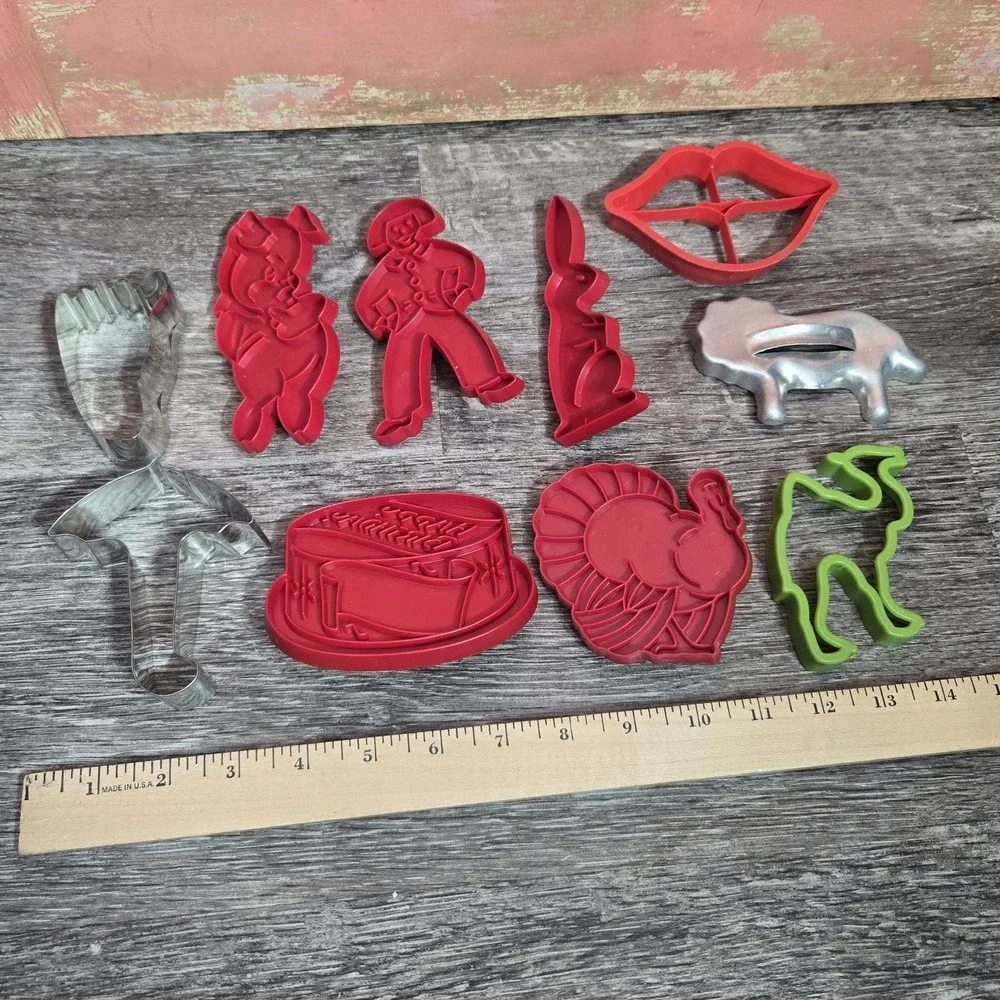Lot Of 10 Vintage Cookie‎ Cutters Red Tupperware Stainless Steel Foot Buffalo